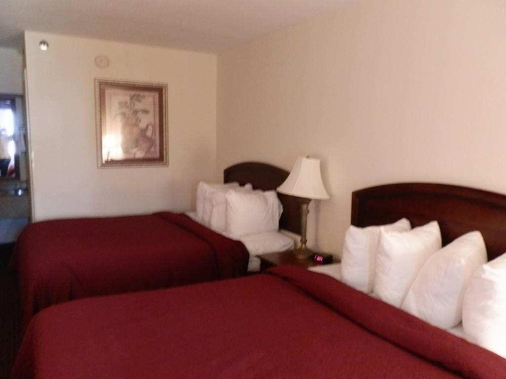 Quality Inn Pelham I-65 Exit 246 Bagian luar foto