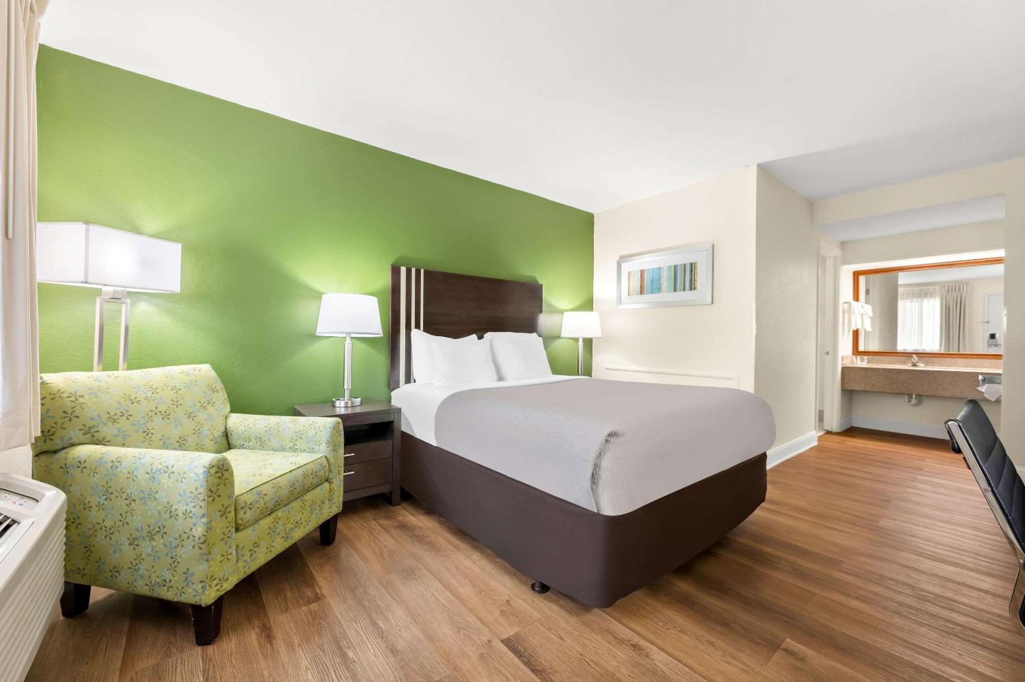 Quality Inn Pelham I-65 Exit 246 Bagian luar foto