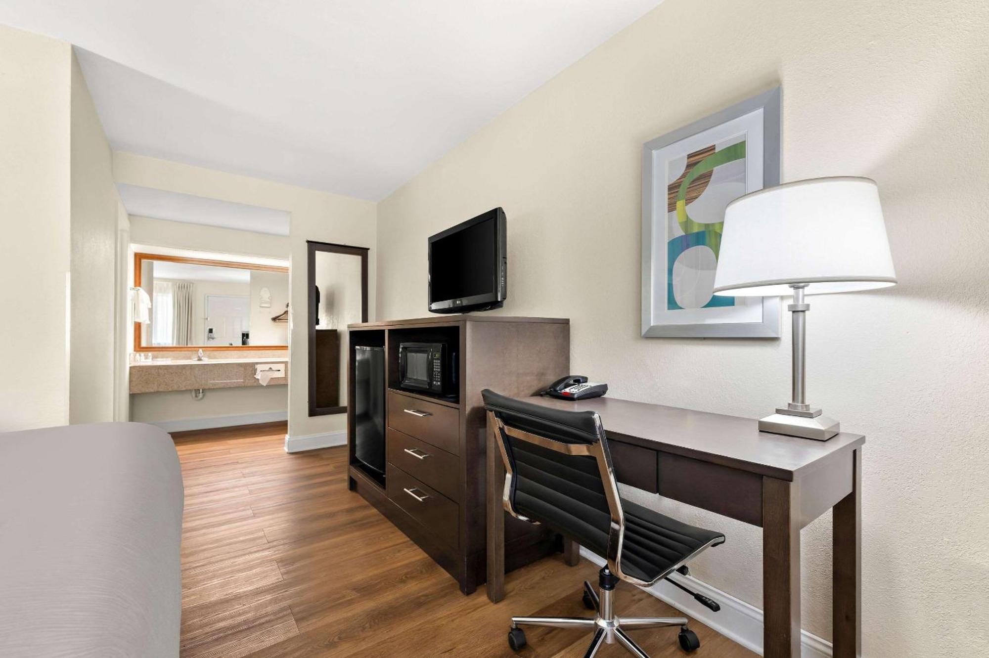 Quality Inn Pelham I-65 Exit 246 Bagian luar foto