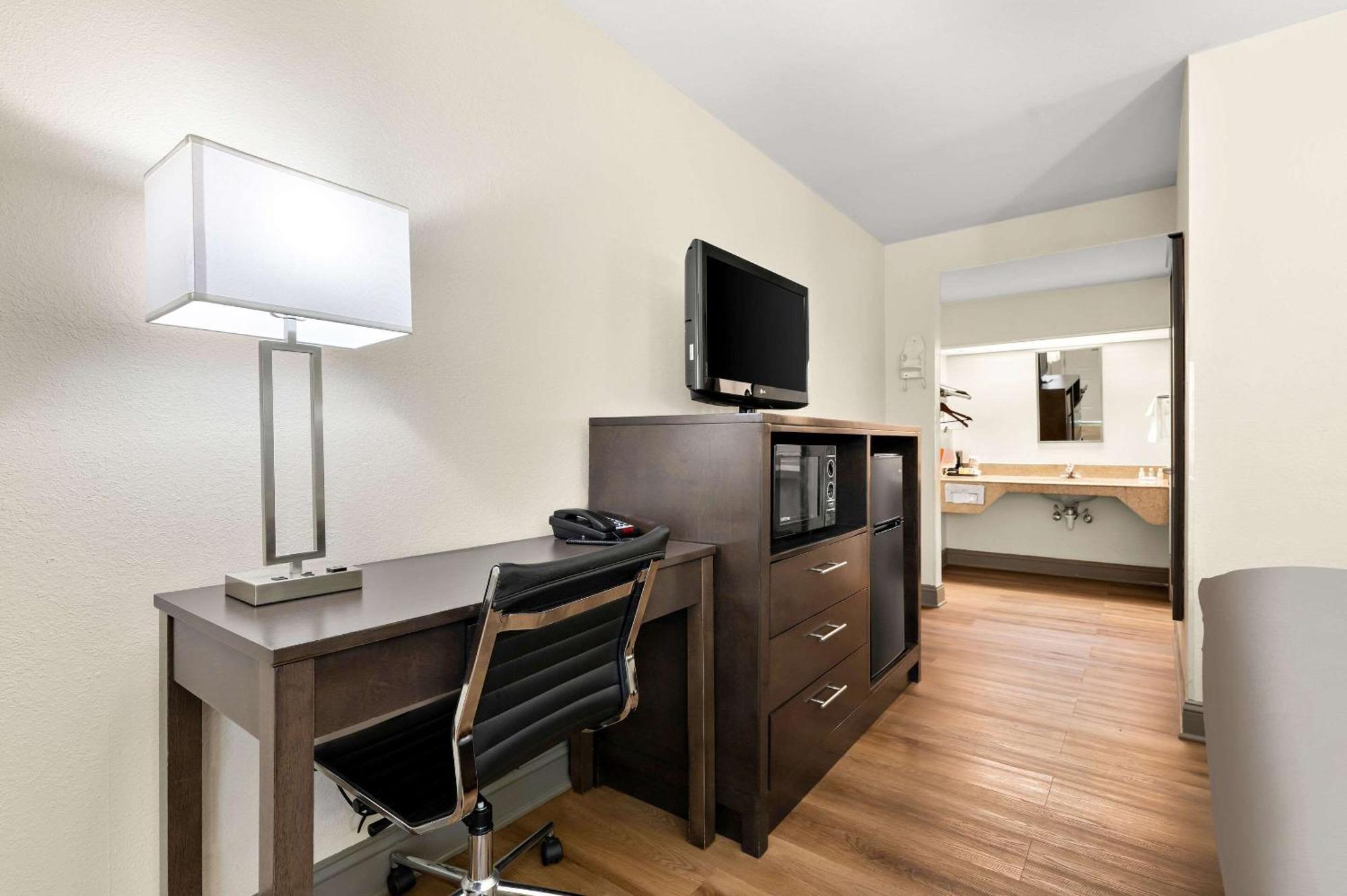 Quality Inn Pelham I-65 Exit 246 Bagian luar foto