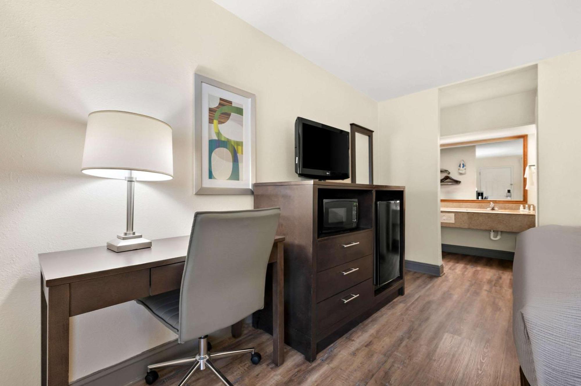 Quality Inn Pelham I-65 Exit 246 Bagian luar foto