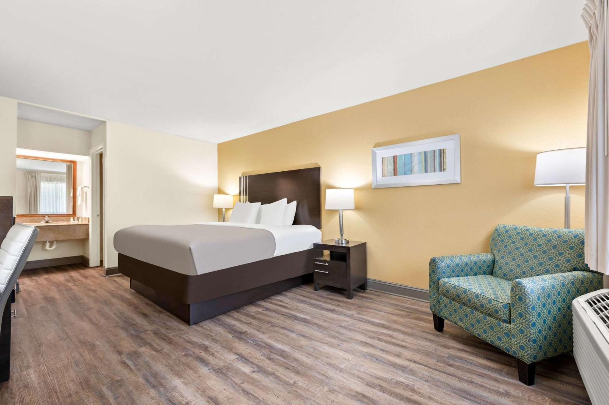 Quality Inn Pelham I-65 Exit 246 Bagian luar foto