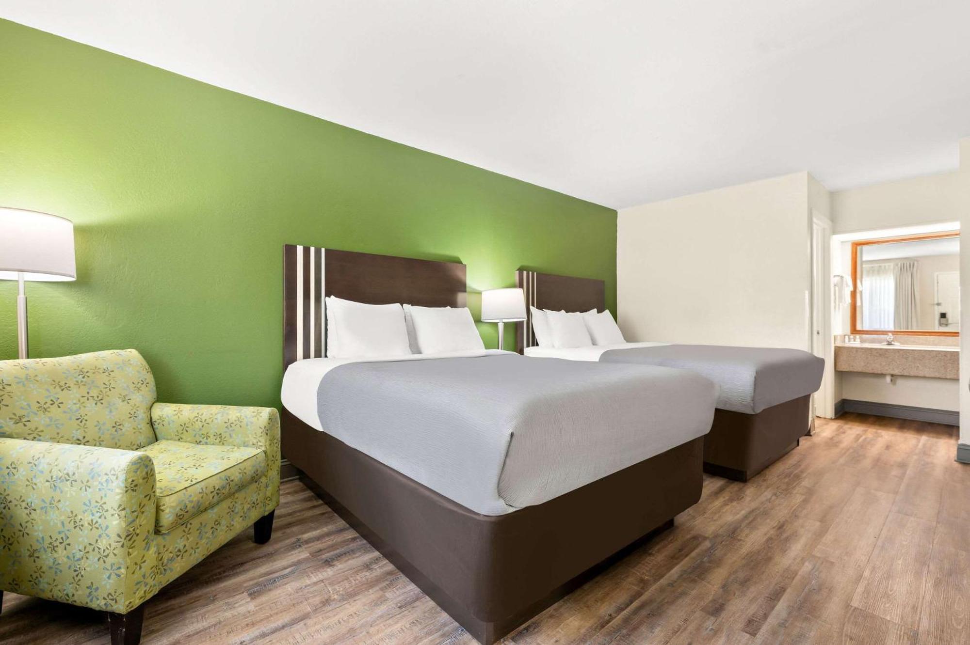 Quality Inn Pelham I-65 Exit 246 Bagian luar foto